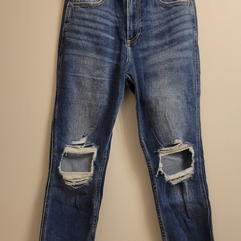 Hollister Curvy High-Rise Mom Jeans